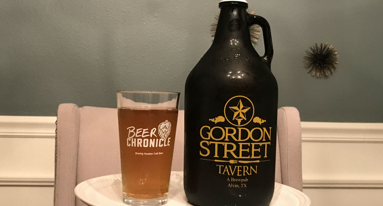 Beer-Chronicle-Houston-Craft-Beer-Review-GST-Hefeweizen-Beer-In-Beer-Chronicle-Pint-Glass-With-Growler