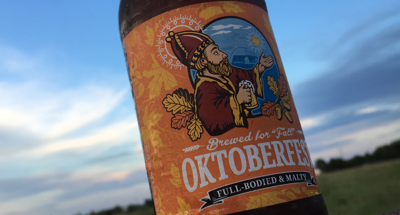 beer-chronicle-houston-craft-beer-review-saint-arnold-oktoberfest-with-sky-in-background