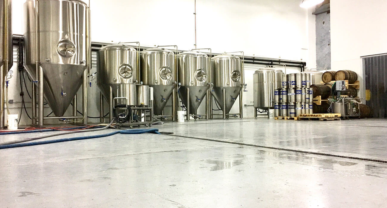 beer-chronicle-houston-craft-beer-review-spindletap-guide_0005_tanks