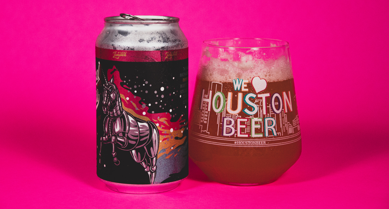 Beer-Chronicle-Houston-Lakewood-AleSmith-Mechanical-Unicorn-Hazy-IPA_0000_-can-we-love-houston-beer-glass
