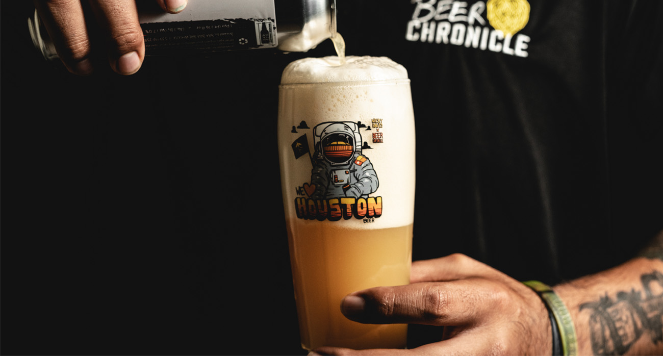 Beer-Chronicle-Houston-baa-baa-brewhouse-wool-street-ipa-pour